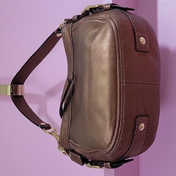 Coach Y2K Copper Leather Zoe shoulder π§‘π€π bagDimensions 9 in X 6.5 in X 3in - Picture 8 of 17